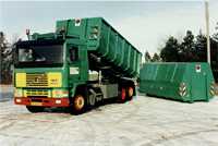 1996: Foto taget til brug for reklame med to nye containere.