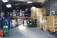 1999: Et kig ind i lagerhallen på Tulipanvej 22.