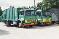 1997: To renoverede skraldebiler til kørsel med dagrenovation i Farsø Kommune.