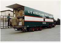 1988: Her ses traileren bagfra med paller læsset med to i højden.