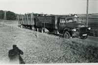 1956: Bedford med anhænger, som var udstyret med påløbsbremser.